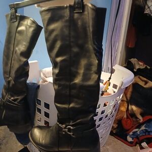 Riding boots